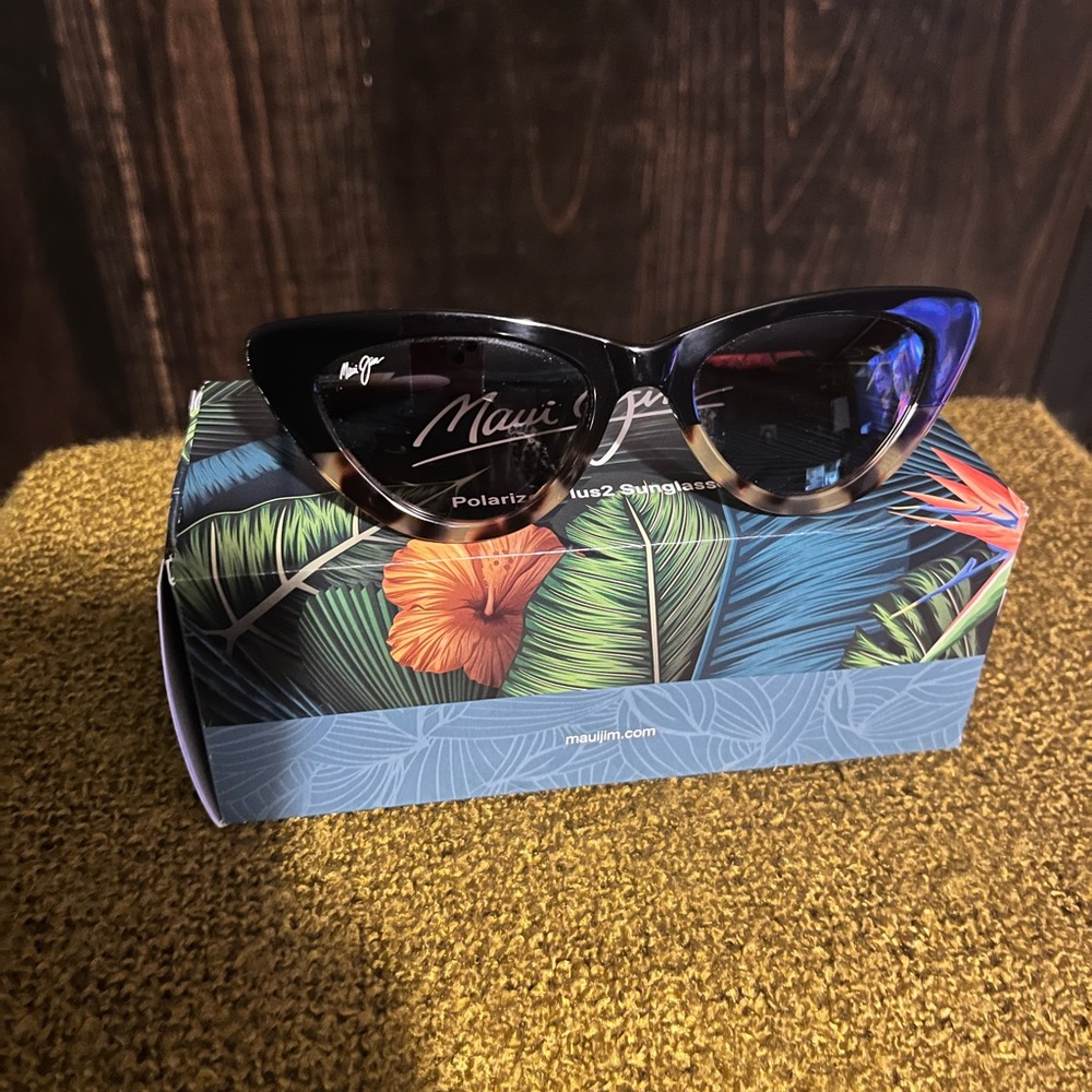 Brand New Maui Jim “LYCHEE” Cat Eye Polarized Sunglasses!